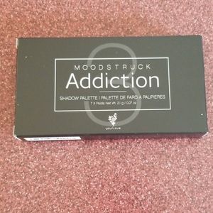 Younique eyeshadow palette #3